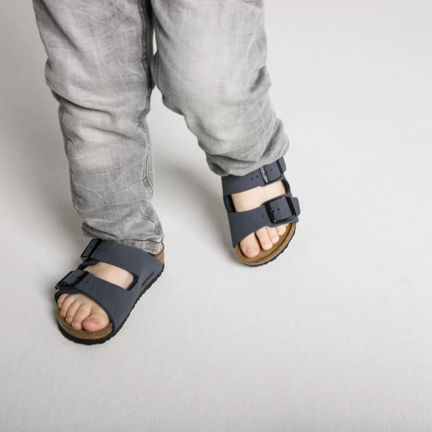 Birkenstock Arizona Sandali con Cinturini per Bambini - Calzature Regolabili per Piedini in Crescita, Design Ergonomico per Massimo Comfort Infantile (Disponibile in Misure Junior) - Calzatura Ideale per Attività All'aperto Primavera Estate 2024