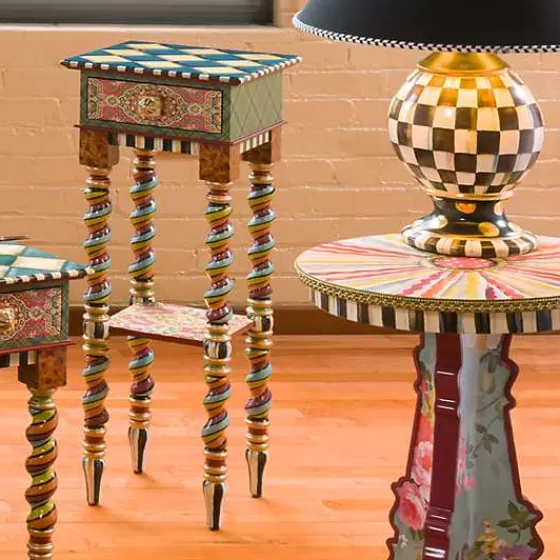 Tavolo stile barley twist firmato MacKenzie-Childs - Design elegante con base intrecciata, altezza elevata e finitura decorativa. Acquistabile online con consegna rapida.