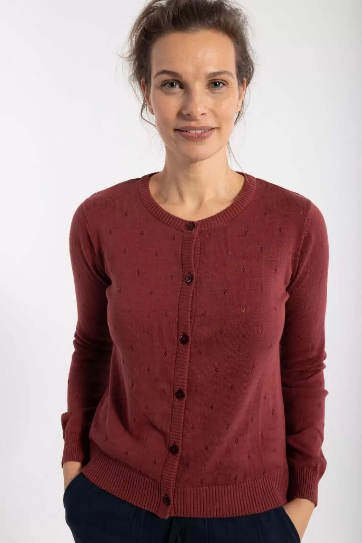 Danefæ - Cardigan Danesaga in Maglia Traforata con Motivi Geometrici, Colore Bordeaux - Offerta Limitata