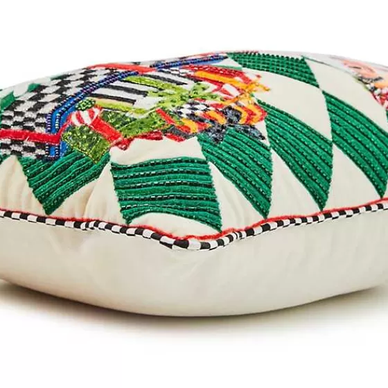Cuscino Lombare Babbo Natale Festoso con Regali - Perline Artigianali MacKenzie-Childs

Design Accogliente per Feste - Cuscino Decorativo con Babbo Natale e Pacchi Regalo MacKenzie-Childs

Babbo Natale Portafortuna - Cuscino Lombare con Perline e Pacchetti Regalo MacKenzie-Childs Collection

Cuscino Decorativo 