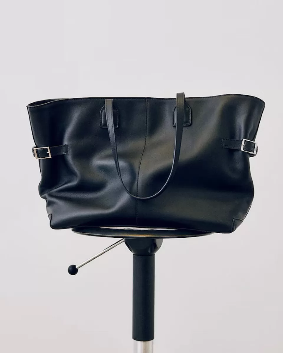 Borsa Tracolla Lesley in Vera Pelle con Dettagli Dorati - Elegante e Funzionale