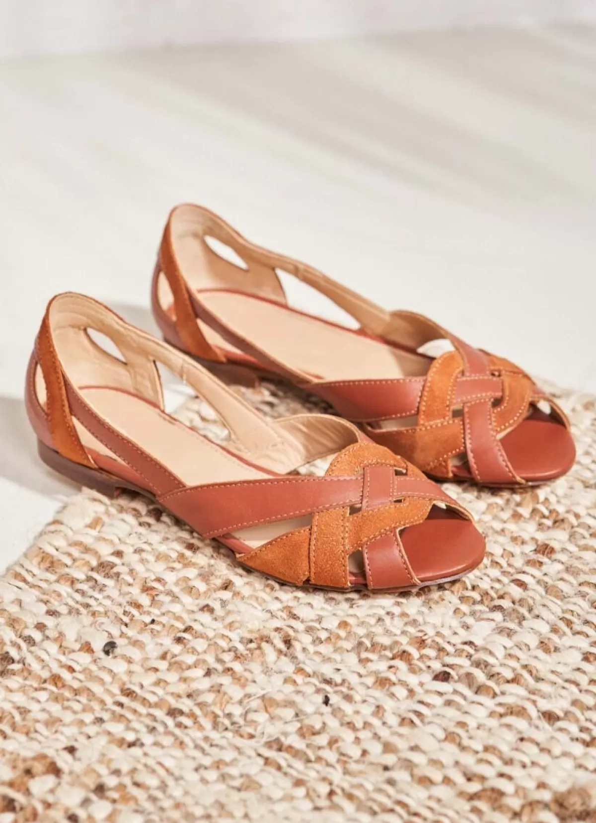 Danefæ Moustache: Sandalo Clementina in Pelle Color Cognac con Promozione Estiva